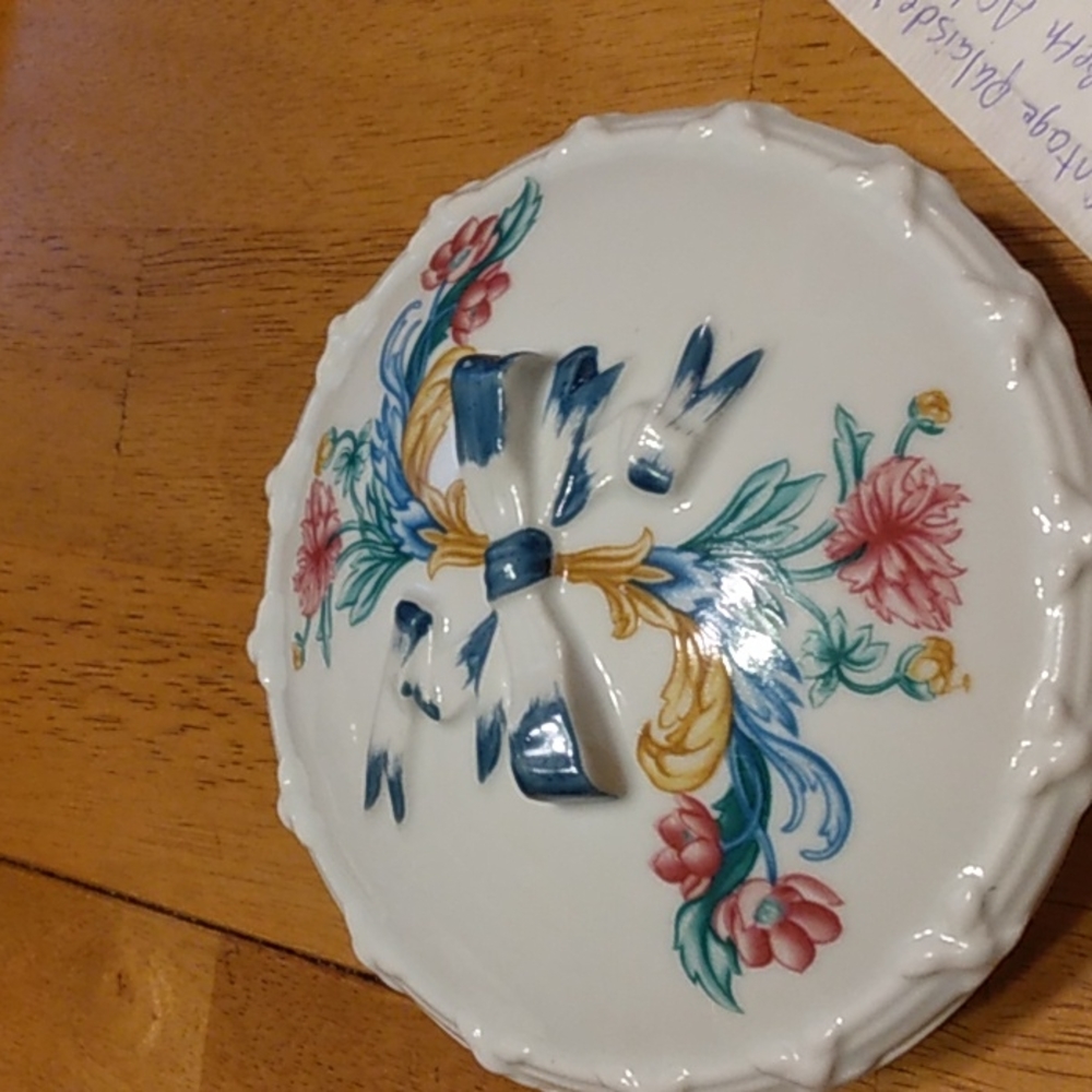 Vintage Palais de Versailles Elizabeth Arden Porcelain powder jar